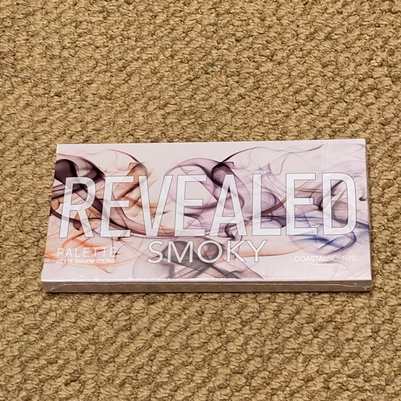 You’ll love The Revealed Smoky 20 shadow palette - Picture 6 of 7